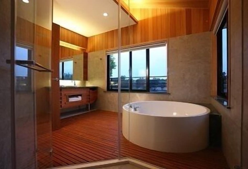 اتاق استاندارد چهار تخته, Green Willow House