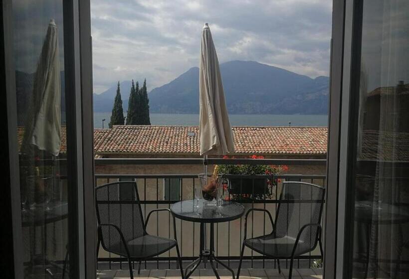 バルコニー付きスタンダードルーム, Albergo Al Pescatore