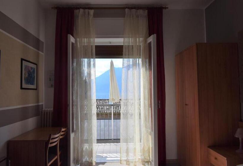 バルコニー付きスタンダードルーム, Albergo Al Pescatore