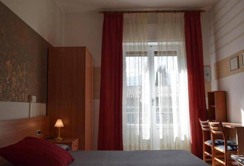 バルコニー付きスタンダードルーム, Albergo Al Pescatore