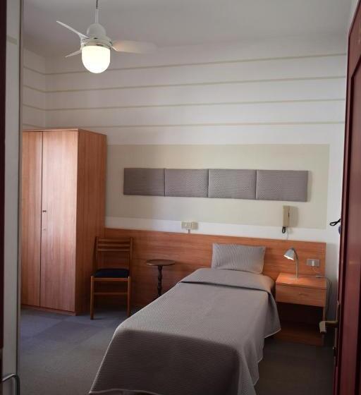 バルコニー付きシングルスタンダードルーム, Albergo Al Pescatore