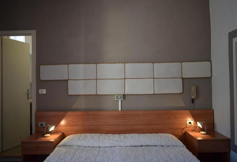 バルコニー付きスタンダードルーム, Albergo Al Pescatore