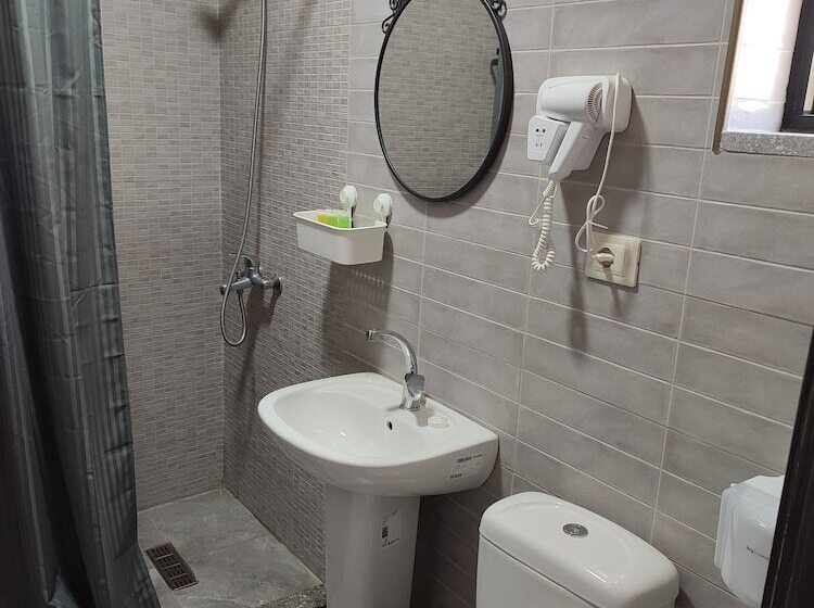 اتاق استاندارد, Black Iris