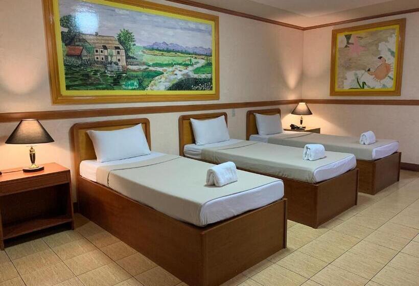 غرفة قياسية ثلاثية, La Maja Rica