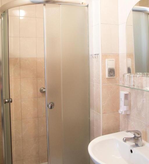 اتاق استاندارد یک نفره, Logos