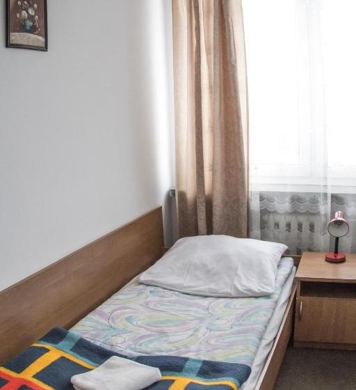 اتاق استاندارد سه نفره, Logos