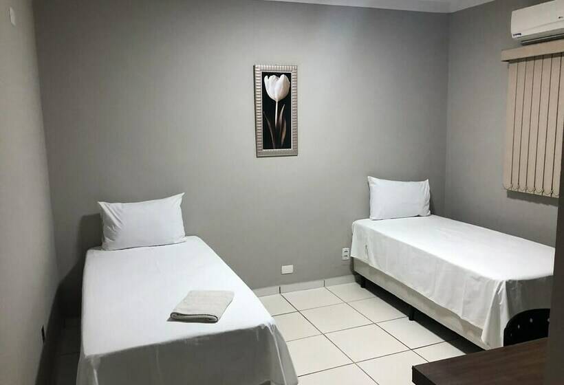 غرفة قياسية فردية, Três Américas