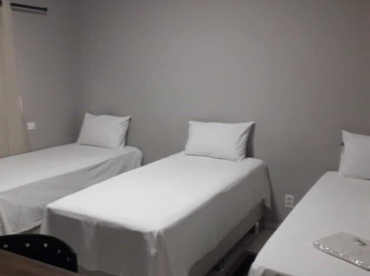 غرفة قياسية فردية, Três Américas