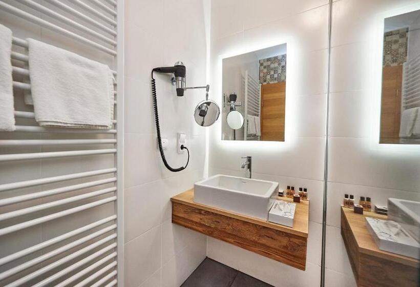 이코노미 룸, Zum Sternenhof