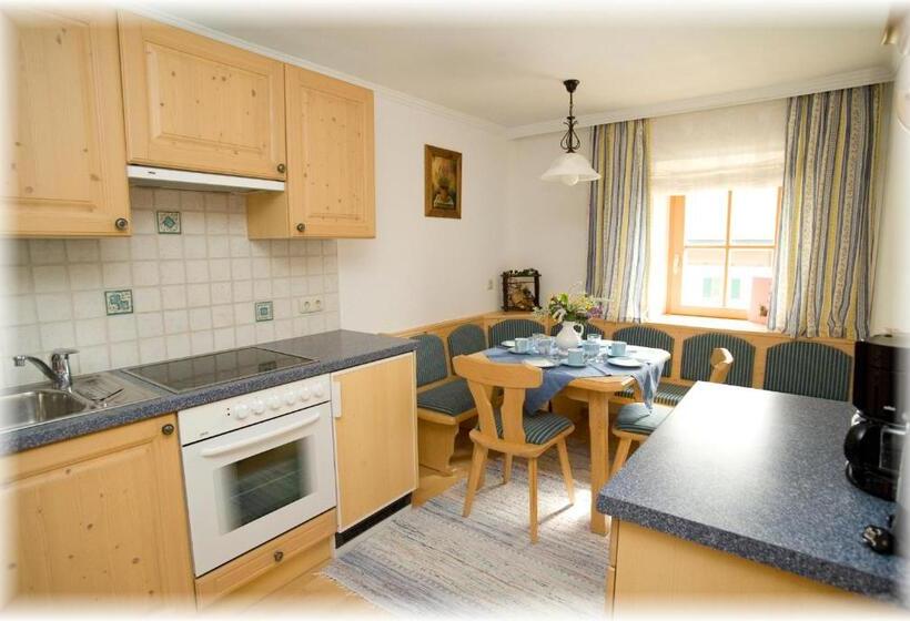 شقة غرفتين, Hauslhof