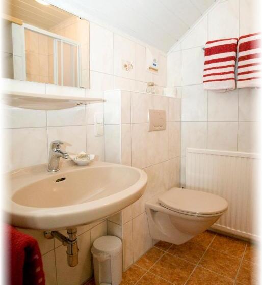 غرفة قياسية ثلاثية, Hauslhof