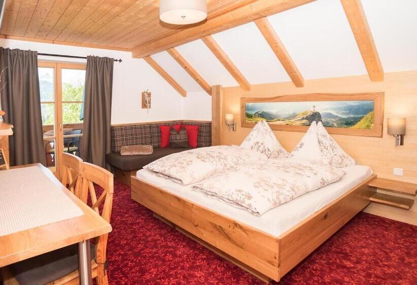 غرفة قياسية ثلاثية, Hauslhof