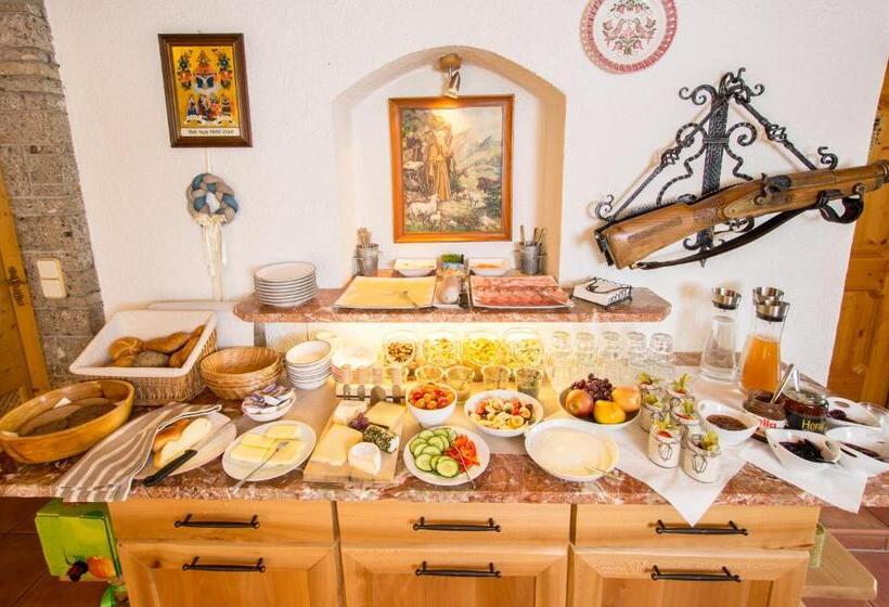 غرفة قياسية ثلاثية, Hauslhof