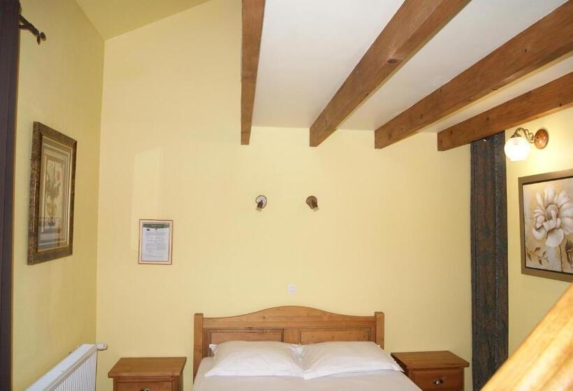 חדר משפחתי, Le Gîte Du Tau