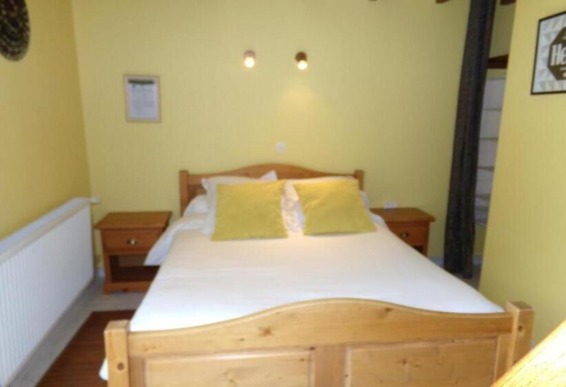 חדר משפחתי, Le Gîte Du Tau