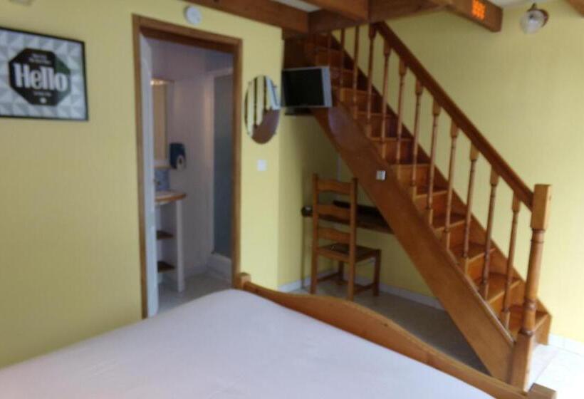 חדר משפחתי, Le Gîte Du Tau