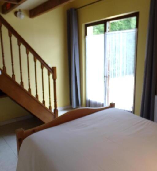 חדר משפחתי, Le Gîte Du Tau