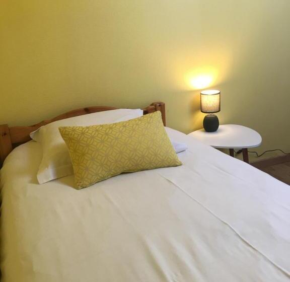 חדר משפחתי, Le Gîte Du Tau