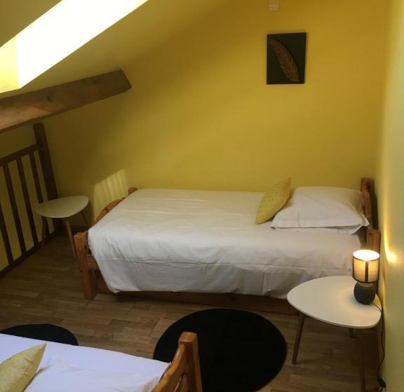 חדר משפחתי, Le Gîte Du Tau