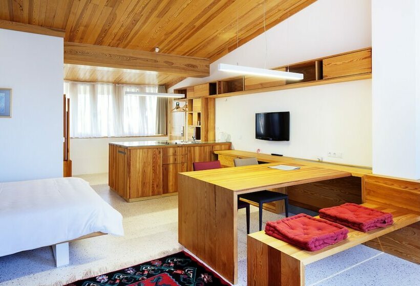 استودیوی سوپریور, Gracanica