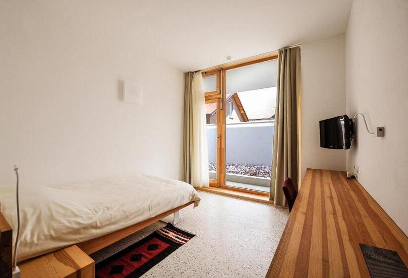 اتاق استاندارد یک نفره, Gracanica