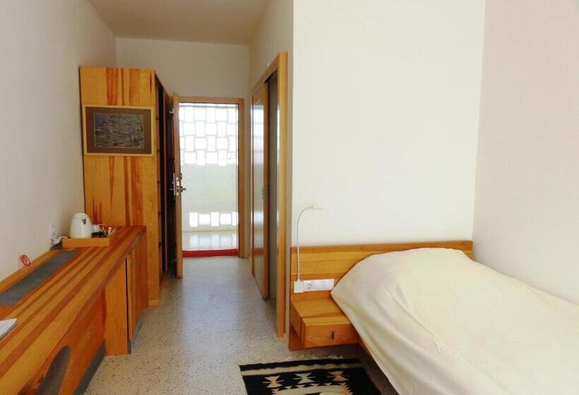 اتاق استاندارد یک نفره, Gracanica