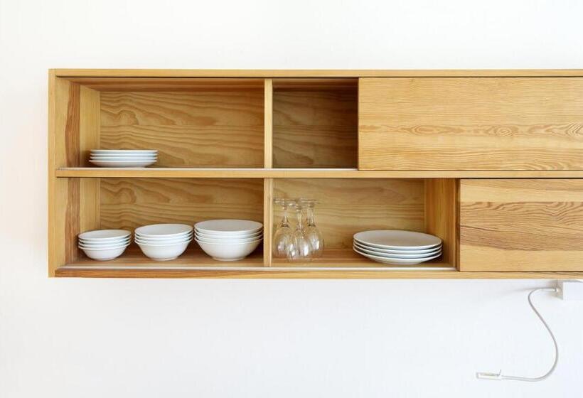 استودیوی استاندارد اینتریور, Gracanica