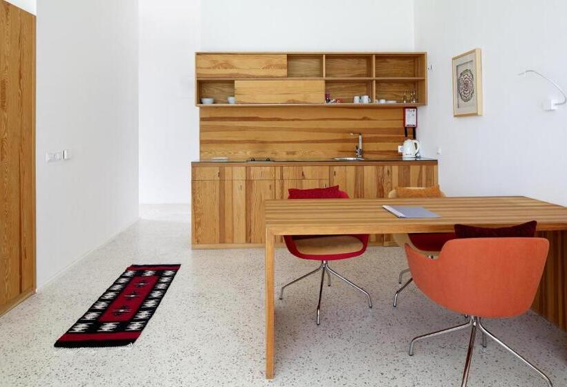 استودیوی استاندارد اینتریور, Gracanica