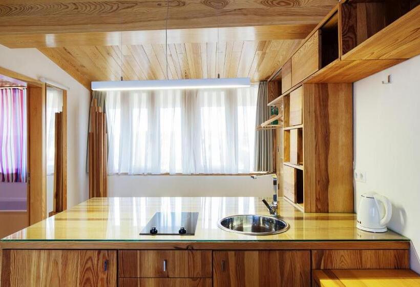 استودیوی سوپریور, Gracanica