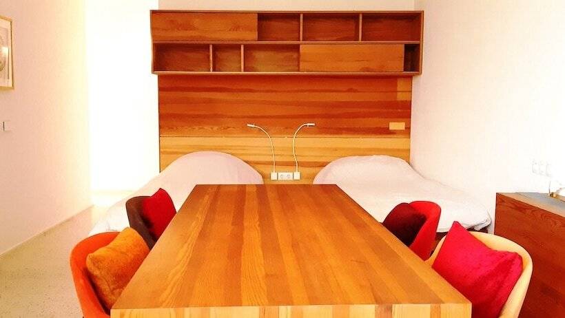 اتاق استاندارد چهار تخته, Gracanica