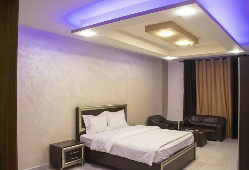 اتاق استاندارد, Sara Crown