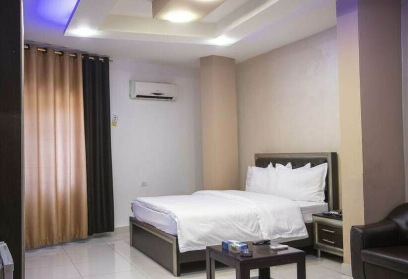 اتاق استاندارد, Sara Crown