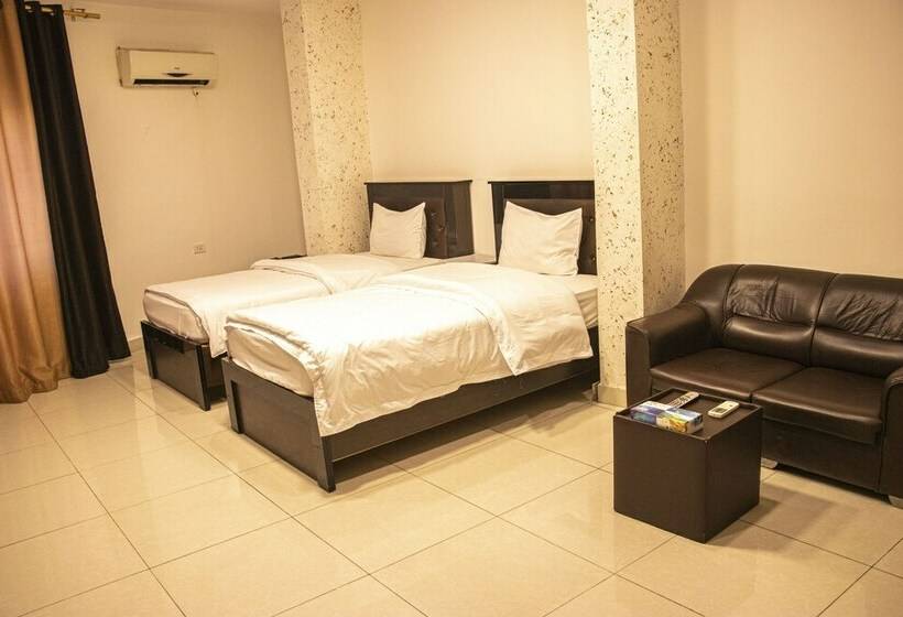 اتاق استاندارد سه نفره, Sara Crown