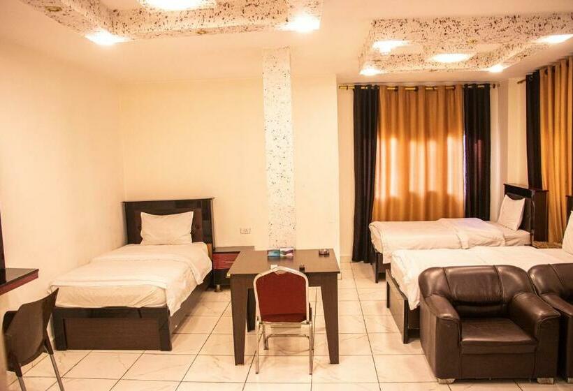 اتاق استاندارد سه نفره, Sara Crown