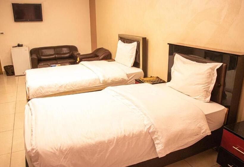 اتاق لوکس یک تخته, Sara Crown