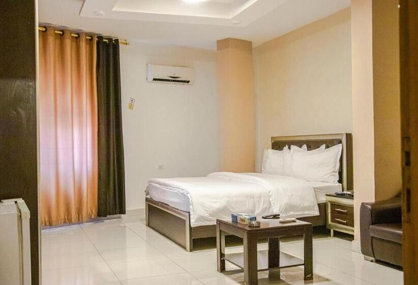 اتاق لوکس یک تخته, Sara Crown