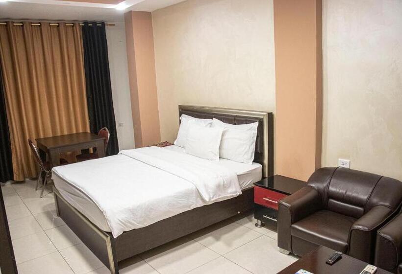 اتاق لوکس یک تخته, Sara Crown