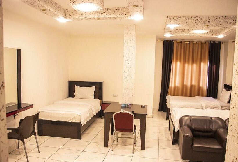 اتاق استاندارد سه نفره, Sara Crown