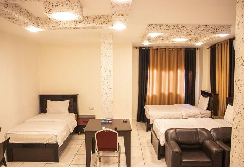 اتاق استاندارد سه نفره, Sara Crown