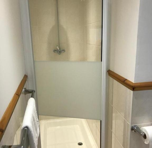 Suite Familiar, The Crown