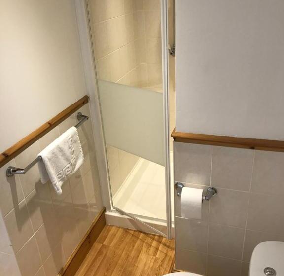 Suite Familiar, The Crown