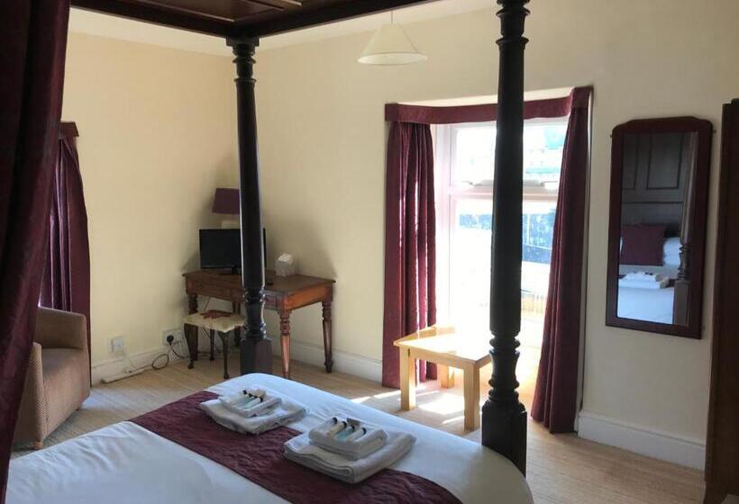 Suite Familiar, The Crown