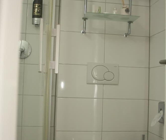 스탠다드 싱글 룸, Vesa