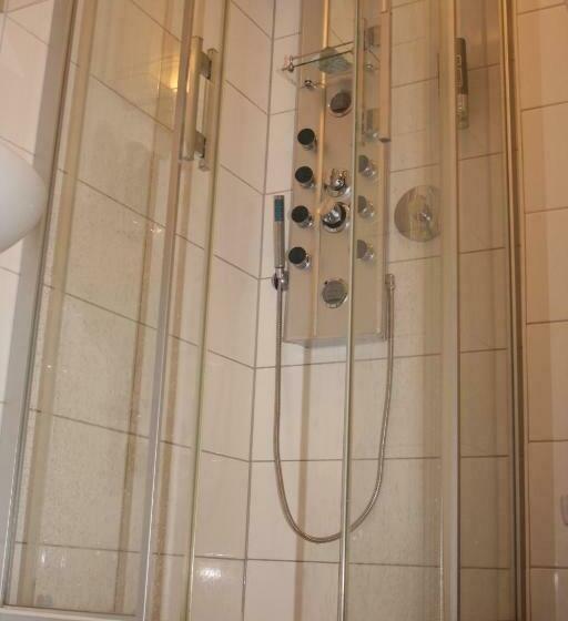 스탠다드 싱글 룸, Vesa