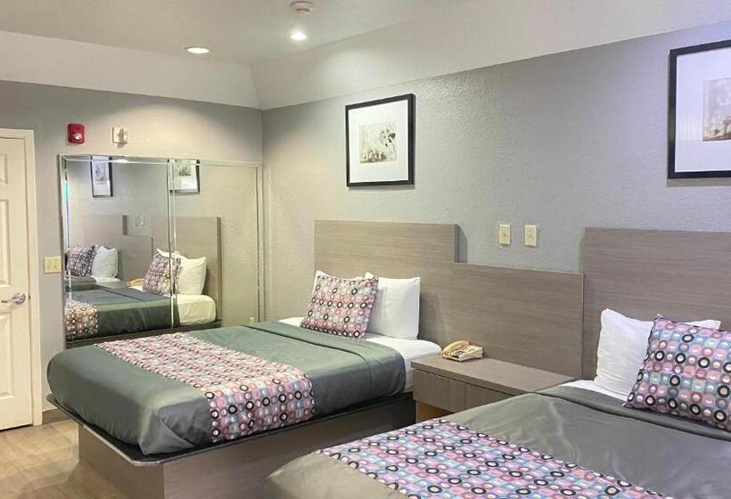 Люкс, Island Suites Hobby Airport