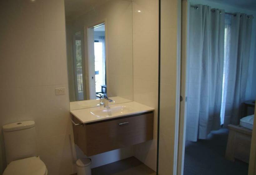 스탠다드 스튜디오, The View On Grossmans