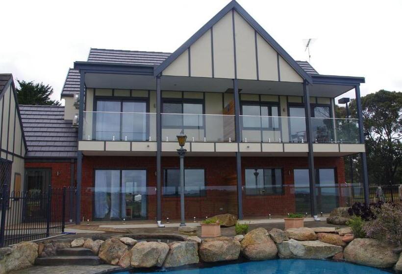 스탠다드 스튜디오, The View On Grossmans