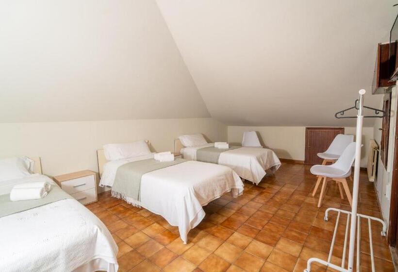 Quarto Triplo Estandar, Alojamientos Valdecilla 3000