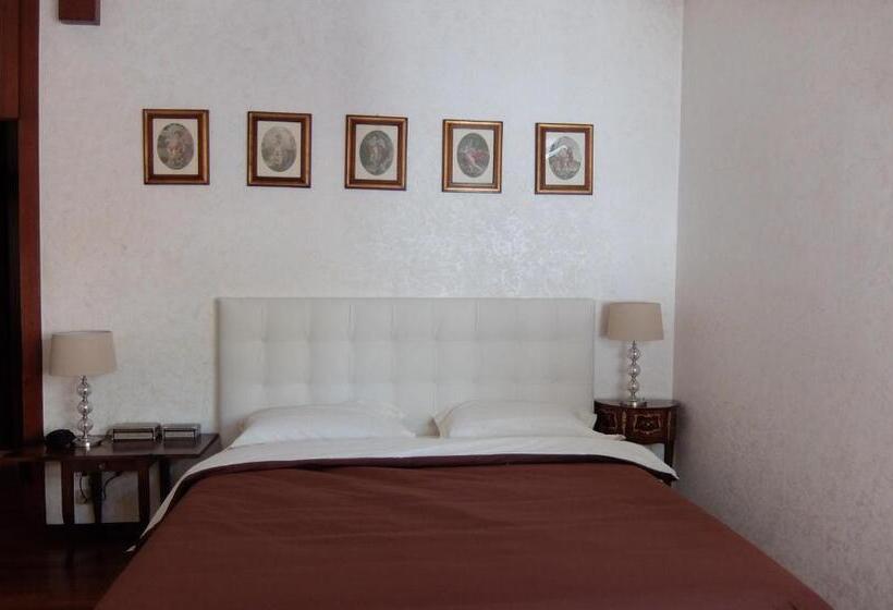 اتاق لوکس سه تخته, La Casa Di Enrico