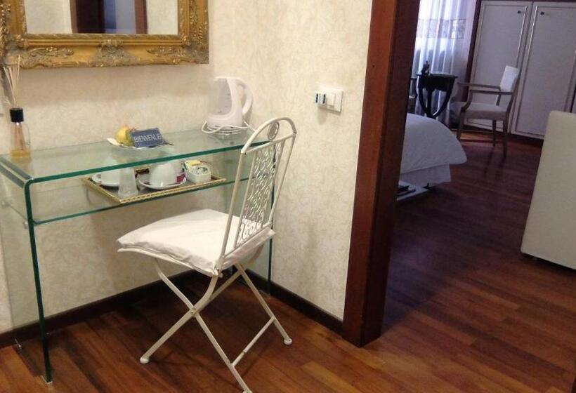 اتاق لوکس سه تخته, La Casa Di Enrico